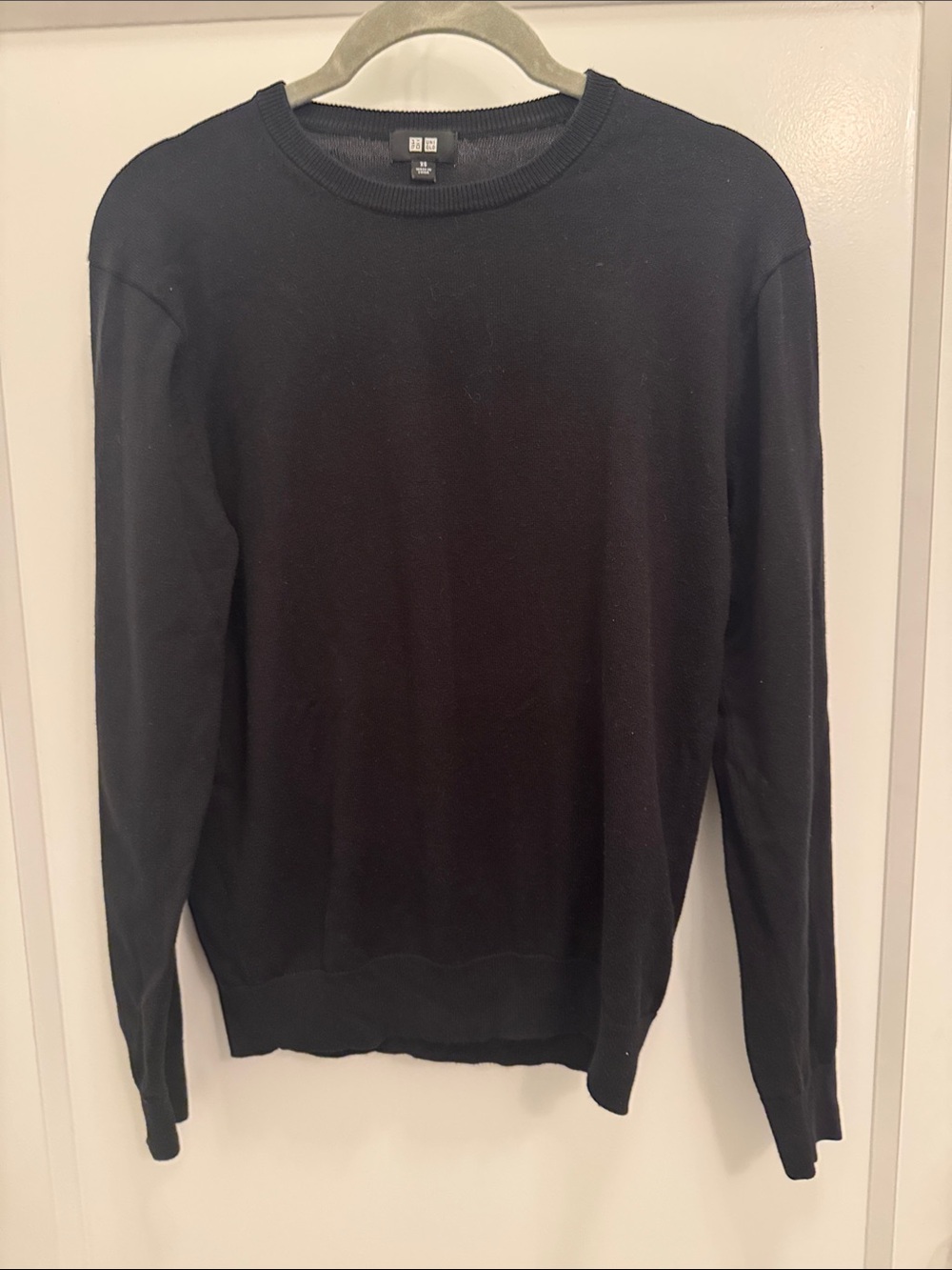 Uniqlo Women's Black Crewneck Sweater
